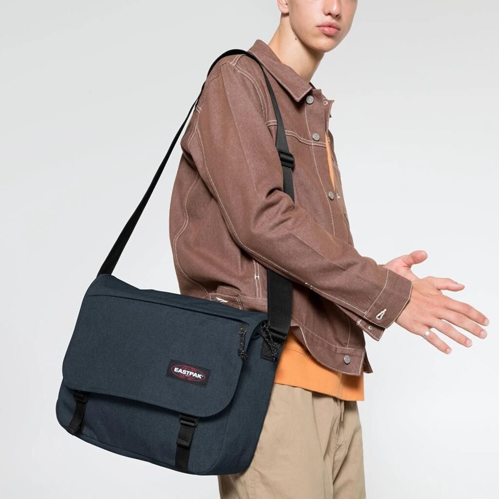 Eastpak Delegate+ Omuz Askılı Postacı Çantası Füme EK00026E26W1