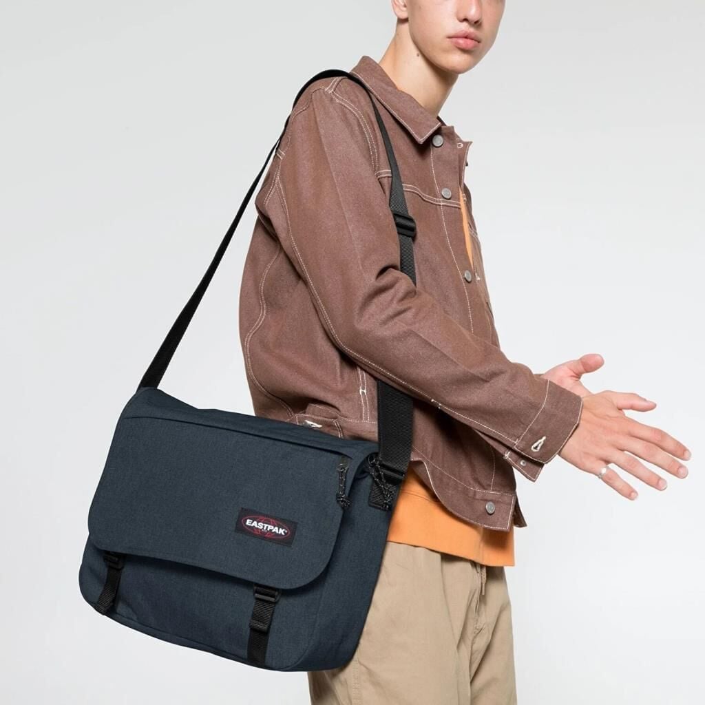Eastpak Delegate+ Omuz Askılı Postacı Çantası Füme EK00026E26W1