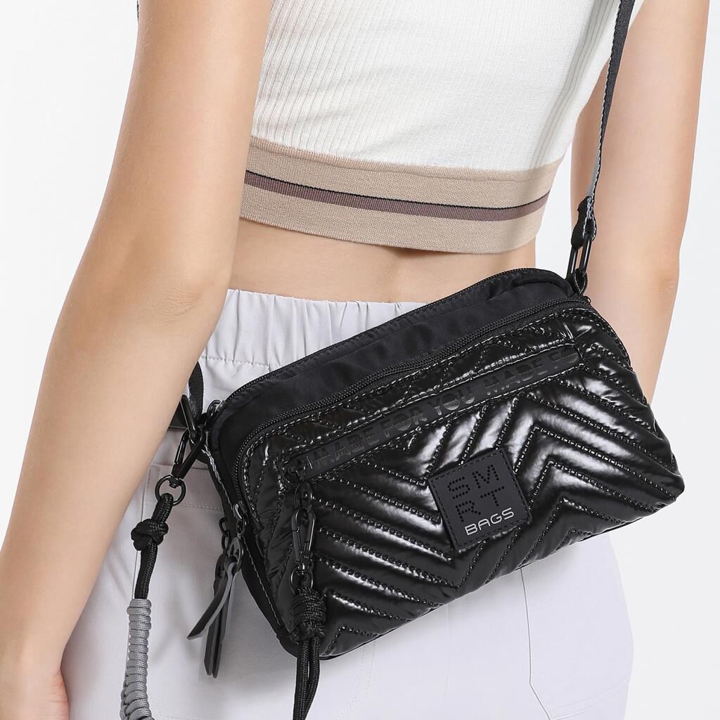 Smart Bags Parlak Kumaş Çapraz Askılı Kadın Postacı Çantası 3249 Siyah/Bordo
