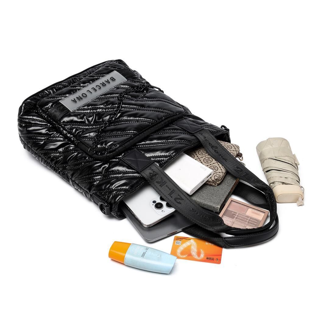 21K Barcelona Parlak Kumaş Askılı Kadın Omuz Çantası 3253