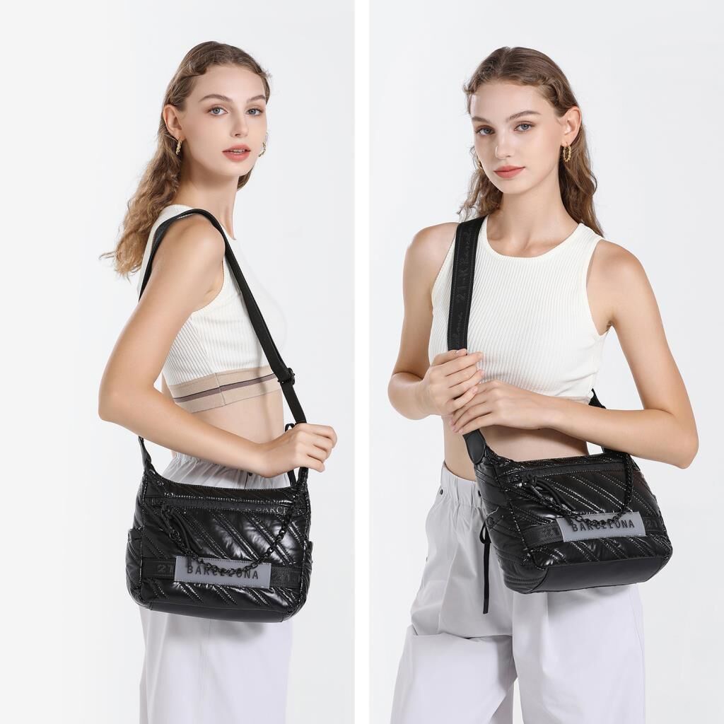 21K Barcelona Parlak Kumaş Askılı Kadın Postacı Çantası 3254