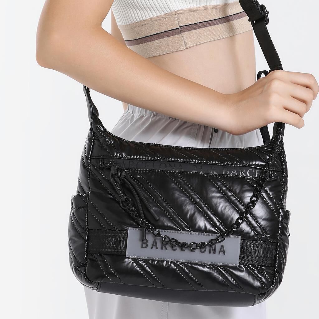21K Barcelona Parlak Kumaş Askılı Kadın Postacı Çantası 3254