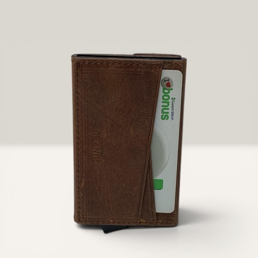 Grande Hakiki Deri Mekanizmalı Mandallı Kartlık Cüzdan RFID Fındık
