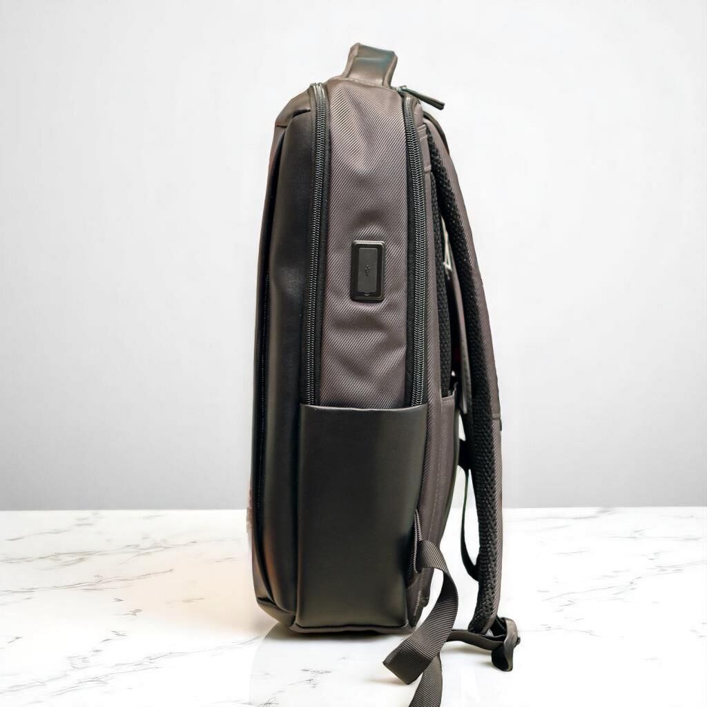 Baggaj Laptop Gözlü Deri Görünümlü İnce Sırt Çantası