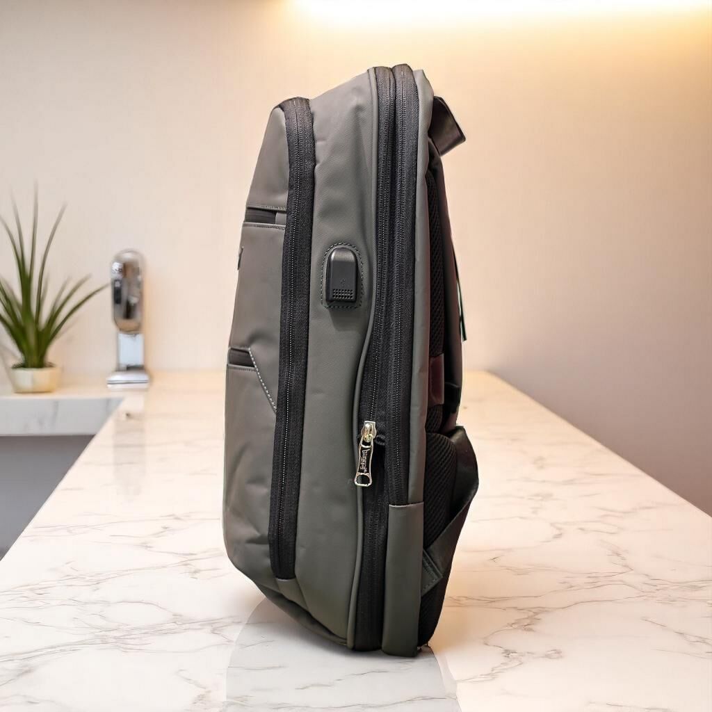 Baggaj Laptop Gözlü ve Körüklü İnce Tasarım Sırt Çantası Siyah