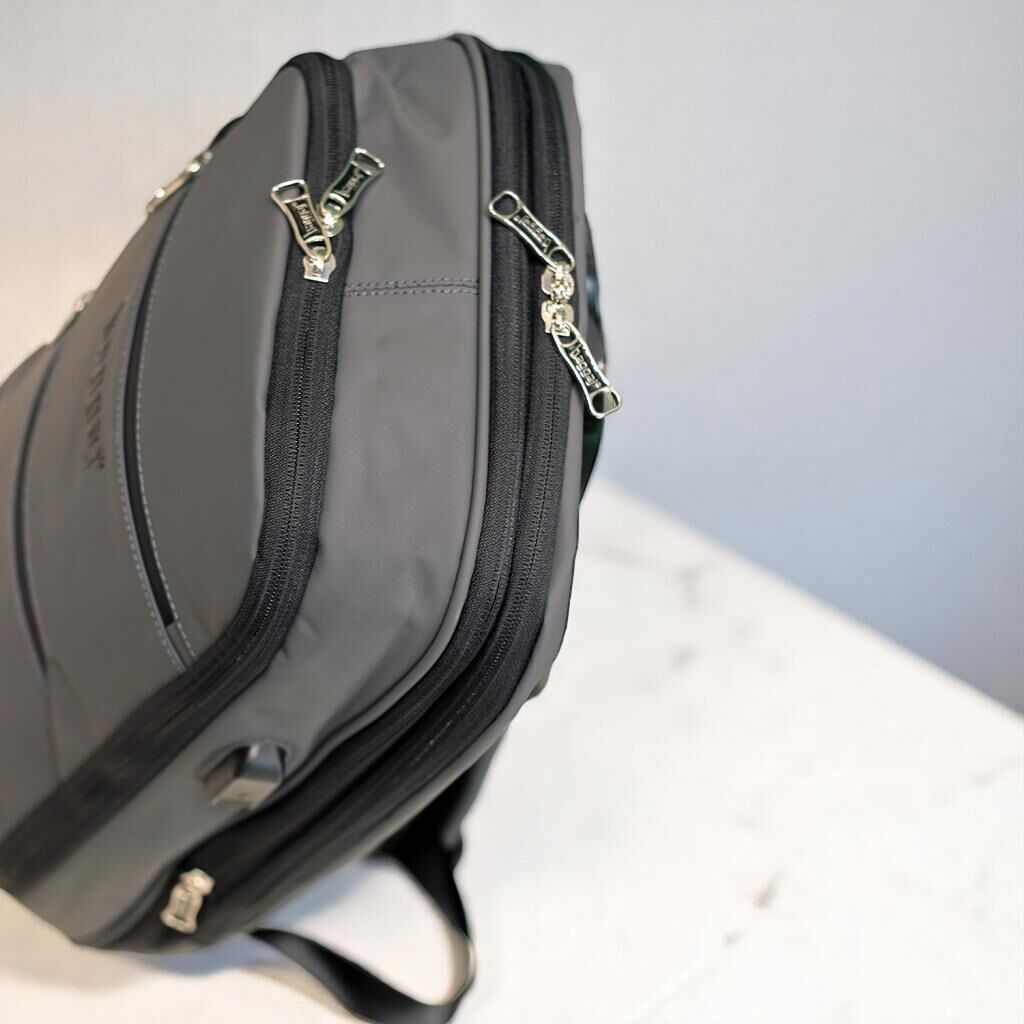 Baggaj Laptop Gözlü ve Körüklü İnce Tasarım Sırt Çantası Siyah