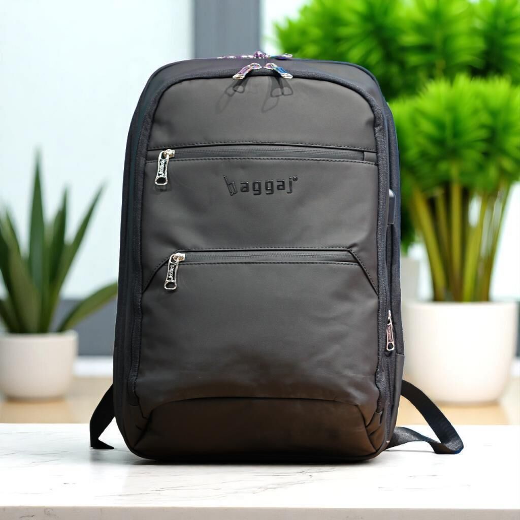 Baggaj Laptop Gözlü ve Körüklü İnce Tasarım Sırt Çantası Siyah