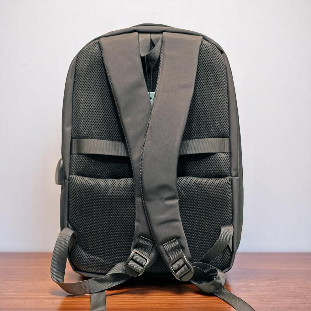 Orta Boy Laptop Gözlü Sert Kasalı Sırt Çantası Baggaj S24132