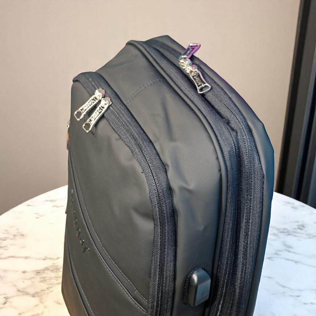 Baggaj Laptop Gözlü ve Körüklü İnce Tasarım Sırt Çantası Siyah